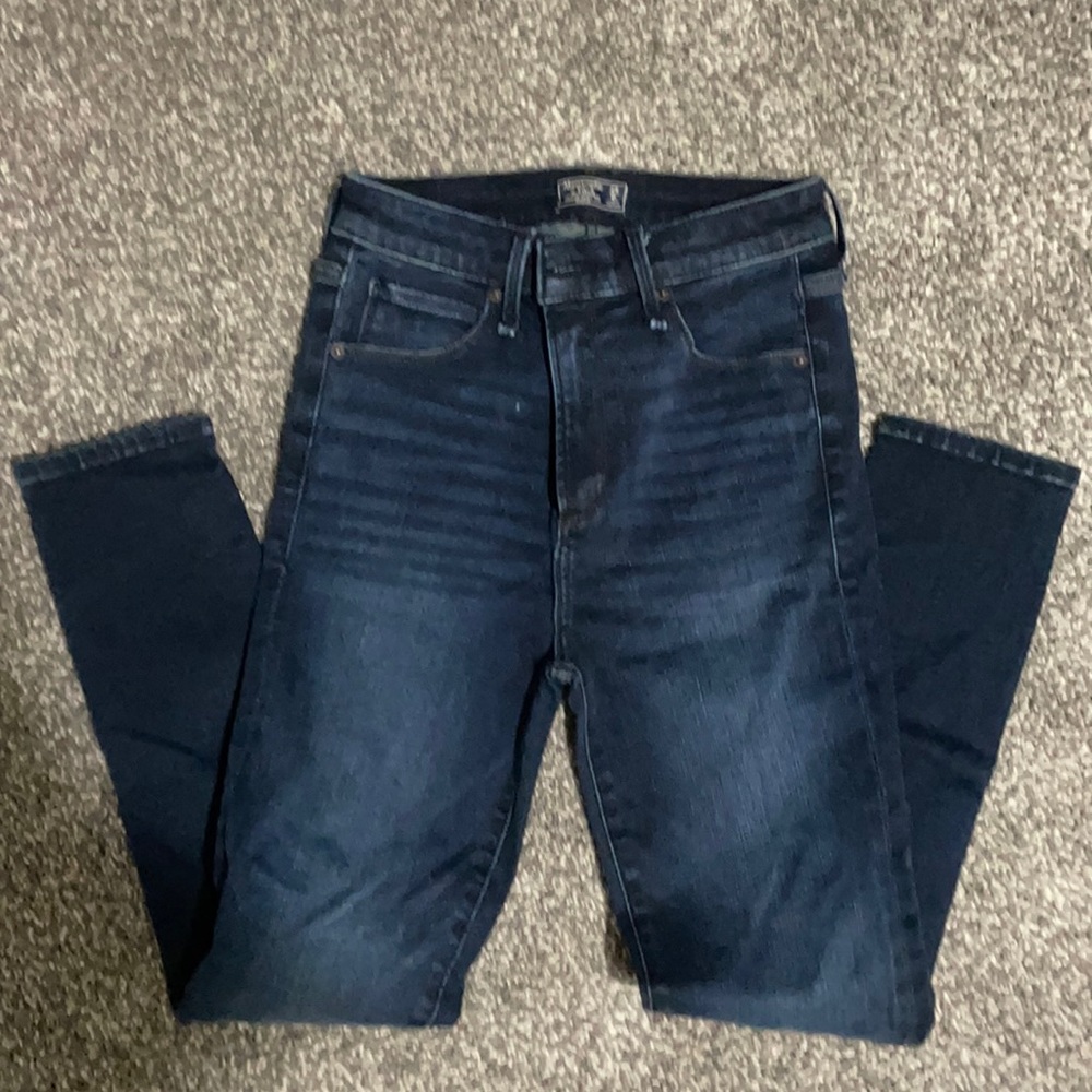 Women’s Abercrombie & Fitch dark wash jeans.